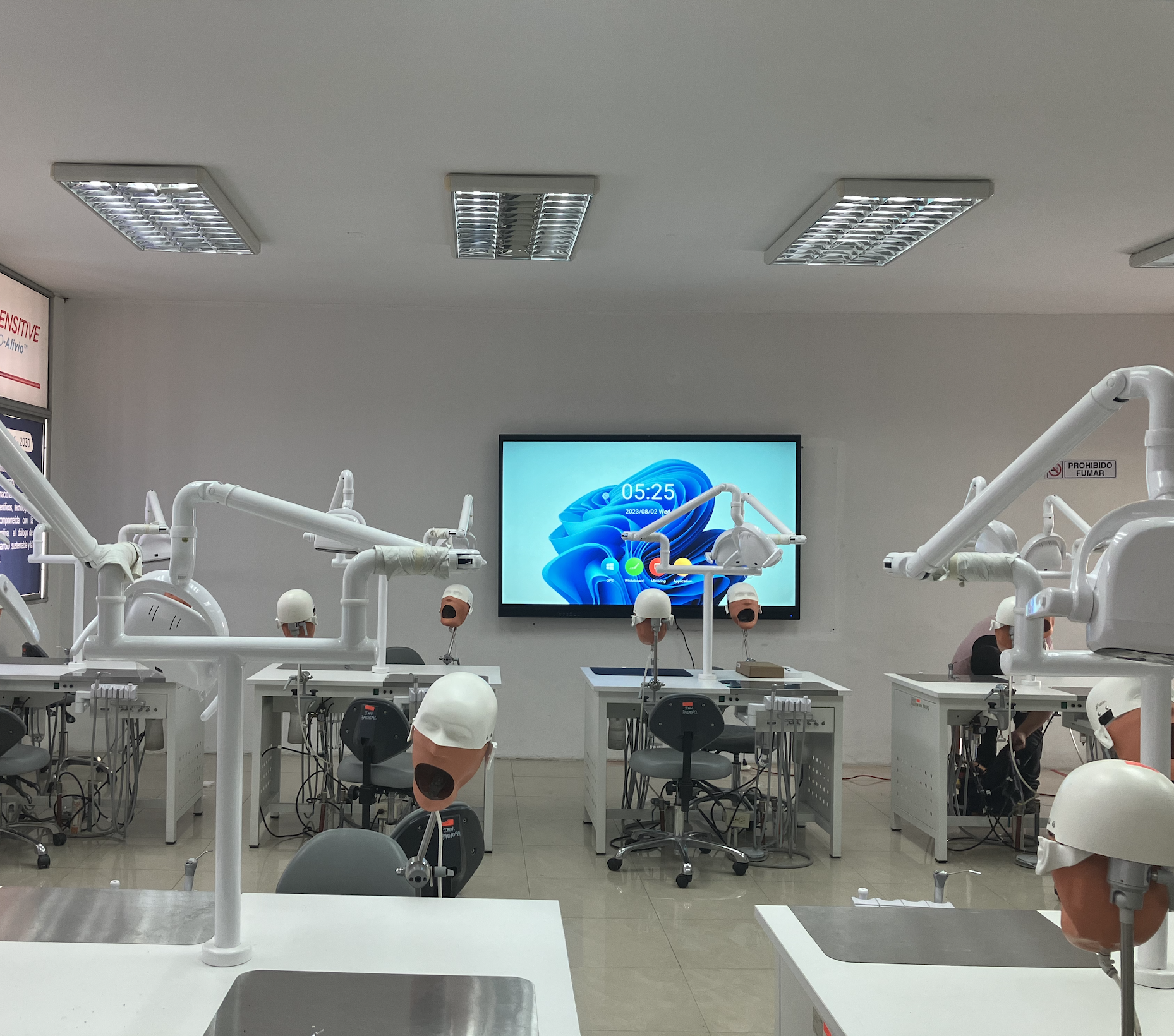 Laboratorio ECOTEC con pantalla interactiva EcoTouch