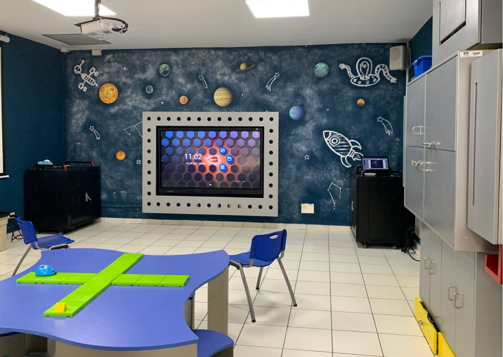 Aula Thomas More con pantalla interactiva EcoTouch